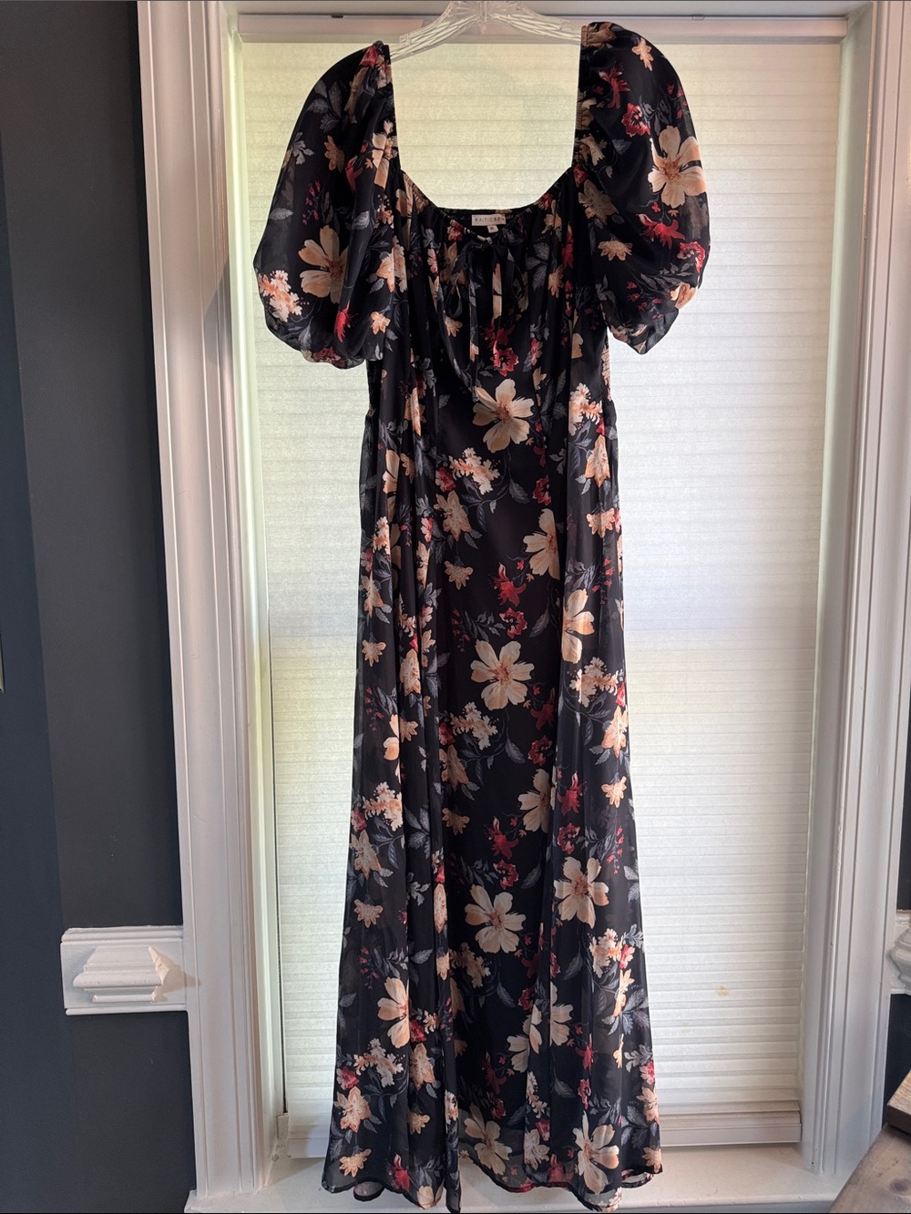 Baltic Born Black Floral Puff-Sleeve Midi Dress - Picture 2 of 5